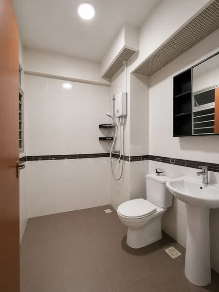 448B Sengkang West Way, 448B Sengkang West Way, 2 Bedrooms, 712 sqft, HDB Flat For Rent, by Stella Choo, 500168797 - Common Bathroom - PropertyGuru.com.sg