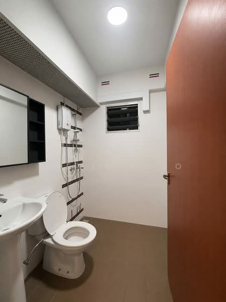 448B Sengkang West Way, 448B Sengkang West Way, 2 Bedrooms, 712 sqft, HDB Flat For Rent, by Stella Choo, 500168797 - Master Bathroom - PropertyGuru.com.sg