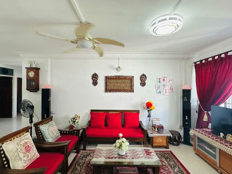 438 Tampines Street 43, 438 Tampines Street 43, 3 Bedrooms, 1,130 sqft, HDB Flat For Sale, by Sharifah Kamariah, 500168798 - Living Room - PropertyGuru.com.sg