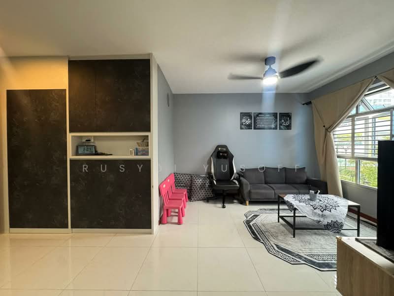 674B Fern Grove @ Yishun, 674B Yishun Avenue 4, 3 Bedrooms, 1,001 sqft, HDB Flat For Sale, by Rusydi Yusoff, 500168809 - Living Room - PropertyGuru.com.sg