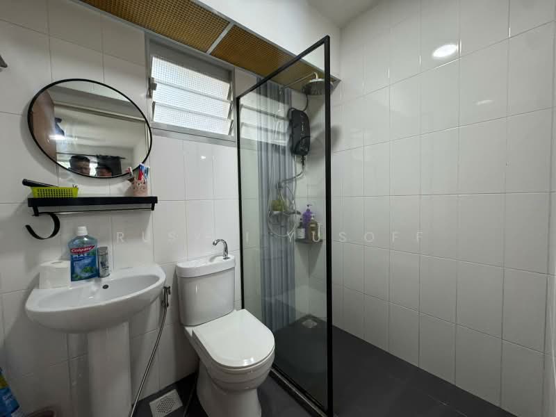674B Fern Grove @ Yishun, 674B Yishun Avenue 4, 3 Bedrooms, 1,001 sqft, HDB Flat For Sale, by Rusydi Yusoff, 500168809 - Bathroom - PropertyGuru.com.sg