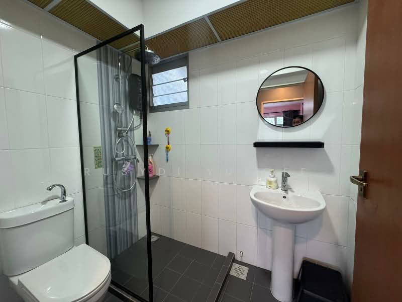 674B Fern Grove @ Yishun, 674B Yishun Avenue 4, 3 Bedrooms, 1,001 sqft, HDB Flat For Sale, by Rusydi Yusoff, 500168809 - Bathroom - PropertyGuru.com.sg