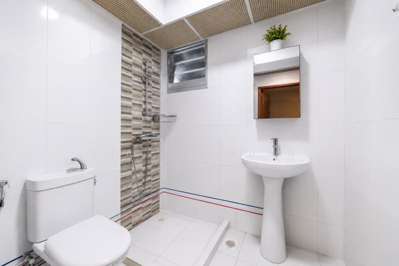 409D Northshore Drive, 409D Northshore Drive, 3 Bedrooms, 1,011 sqft, HDB Flat For Sale, by Sia Kun Yuan, 500168842 - Common Bathroom - PropertyGuru.com.sg