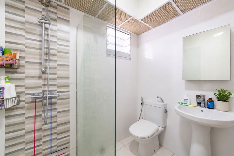 409D Northshore Drive, 409D Northshore Drive, 3 Bedrooms, 1,011 sqft, HDB Flat For Sale, by Sia Kun Yuan, 500168842 - Master Bathroom - PropertyGuru.com.sg