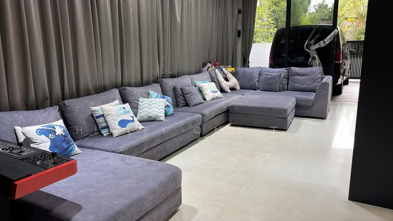 Burgundy Hill, Burgundy Rise, 8 Bedrooms, 3,800 sqft, Semi-Detached House For Sale, by Shirley Ong 王秀榛, 500168844 - Living Room - PropertyGuru.com.sg