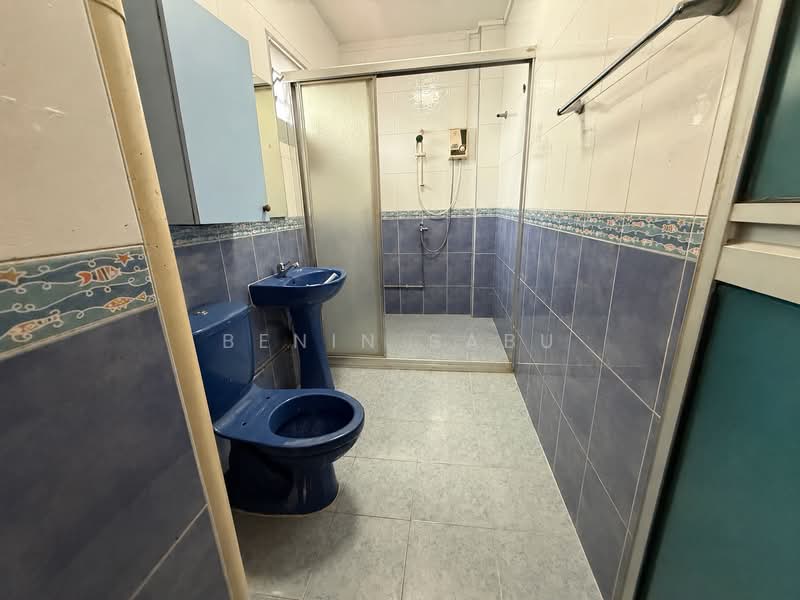 756 Pasir Ris Street 71, 756 Pasir Ris Street 71, 3 Bedrooms, 1,141 sqft, HDB Flat For Sale, by Benin Sabu, 500168877 - Master Bathroom - PropertyGuru.com.sg
