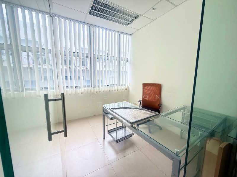 Petro Centre, 5 Jalan Kilang Barat, 1,800 sqft, Light Industrial (B1) For Rent, by Chloe Leong (廖欣燕), 500168881 - Study - CommercialGuru.com.sg