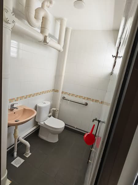 304 Shunfu Road, 304 Shunfu Road, 3 Bedrooms, 990 sqft, HDB Flat For Sale, by Kenny Ter, 500168883 - Bathroom - PropertyGuru.com.sg
