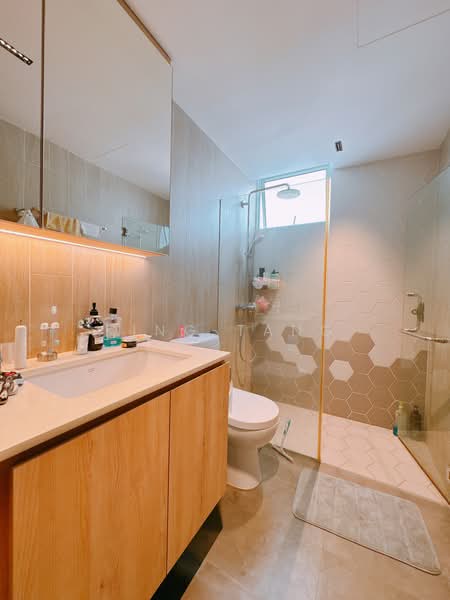 Alessandrea, 31 Alexandra Road, 3 Bedrooms, 1,001 sqft, Apartment For Sale, by King Tang, 500168911 - Bathroom - PropertyGuru.com.sg