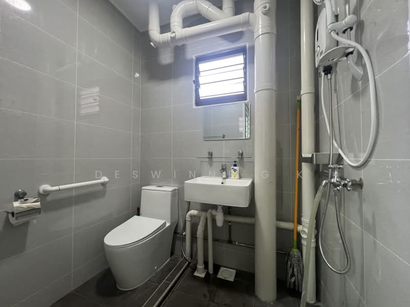 883 Tampines Street 84, 883 Tampines Street 84, 2 Bedrooms, 796 sqft, HDB Flat For Rent, by Deswinne G K, 500168915 - Bathroom - PropertyGuru.com.sg