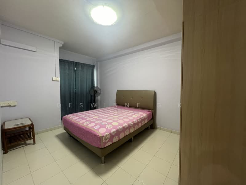 883 Tampines Street 84, 883 Tampines Street 84, 2 Bedrooms, 796 sqft, HDB Flat For Rent, by Deswinne G K, 500168915 - Bedroom - PropertyGuru.com.sg