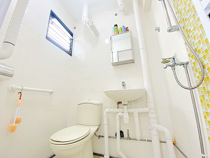 522 Ang Mo Kio Avenue 5, 522 Ang Mo Kio Avenue 5, 3 Bedrooms, 980 sqft, HDB Flat For Sale, by Eugene Chen, 500168916 - Bathroom - PropertyGuru.com.sg