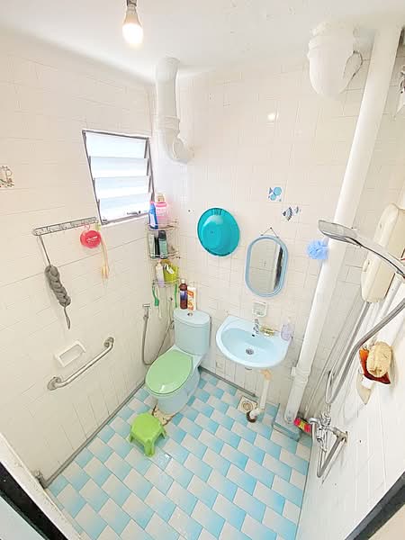522 Ang Mo Kio Avenue 5, 522 Ang Mo Kio Avenue 5, 3 Bedrooms, 980 sqft, HDB Flat For Sale, by Eugene Chen, 500168916 - Bathroom - PropertyGuru.com.sg