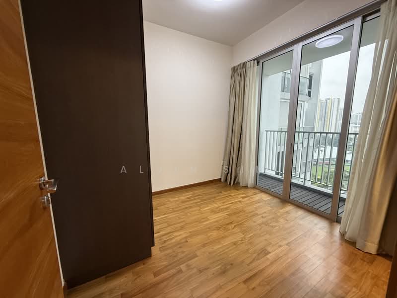 The Parc Condominium, 3 West Coast Walk, 4 Bedrooms, 1,517 sqft, Condominium For Rent, by Alvin Sim, 500168921 - Balcony - PropertyGuru.com.sg
