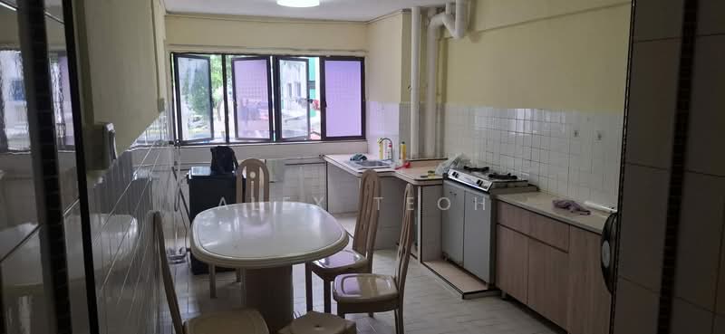 242 Yishun Ring Road, 242 Yishun Ring Road, 2 Bedrooms, 721 sqft, HDB Flat For Rent, by Alex Teoh, 500168926 - Kitchen - PropertyGuru.com.sg