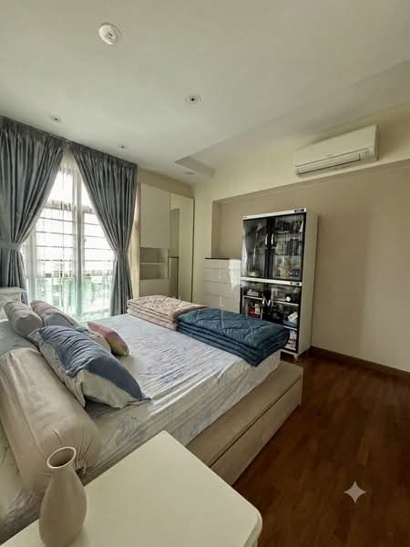 Eastvale, 31 Pasir Ris Drive 3, 3 Bedrooms, 1,281 sqft, Condominium For Sale, by Ian Lim, 500168929 - Bedroom - PropertyGuru.com.sg