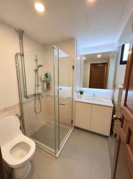 Eastvale, 31 Pasir Ris Drive 3, 3 Bedrooms, 1,281 sqft, Condominium For Sale, by Ian Lim, 500168929 - Bathroom - PropertyGuru.com.sg