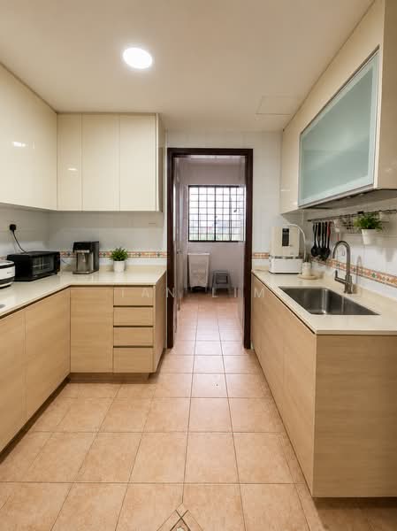 Eastvale, 31 Pasir Ris Drive 3, 3 Bedrooms, 1,281 sqft, Condominium For Sale, by Ian Lim, 500168929 - Kitchen - PropertyGuru.com.sg