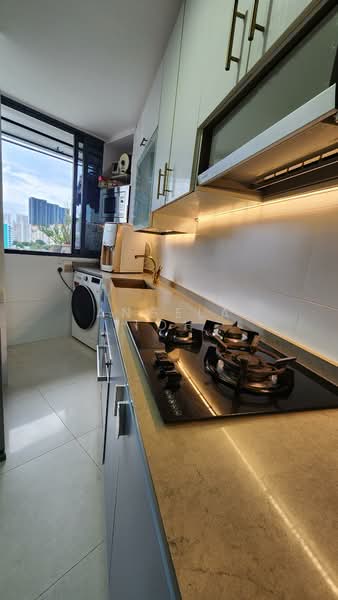 The Interlace, 198 Depot Road, 2 Bedrooms, 807 sqft, Condominium For Sale, by Angela Toh, 500168930 - Kitchen - PropertyGuru.com.sg