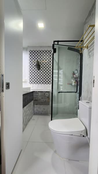 The Interlace, 198 Depot Road, 2 Bedrooms, 807 sqft, Condominium For Sale, by Angela Toh, 500168930 - Bathroom - PropertyGuru.com.sg
