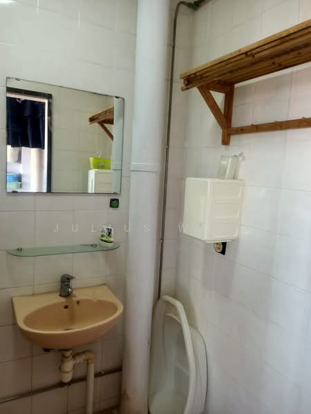736 Tampines Street 72, 736 Tampines Street 72, Room Rental, 200 sqft, HDB Flat For Rent, by Julius Wong, 500168932 - Bathroom - PropertyGuru.com.sg