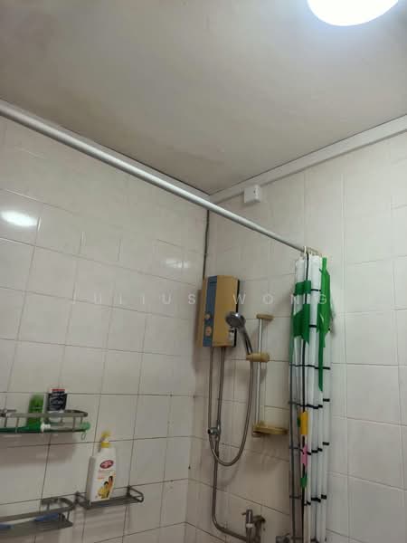 736 Tampines Street 72, 736 Tampines Street 72, Room Rental, 200 sqft, HDB Flat For Rent, by Julius Wong, 500168932 - Bathroom - PropertyGuru.com.sg
