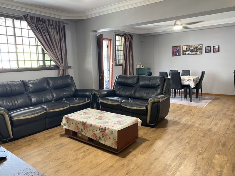 745 Jurong West Street 73, 745 Jurong West Street 73, 3 Bedrooms, 1,119 sqft, HDB Flat For Sale, by Nijamudeen Deeno, 500168940 - Living Room - PropertyGuru.com.sg