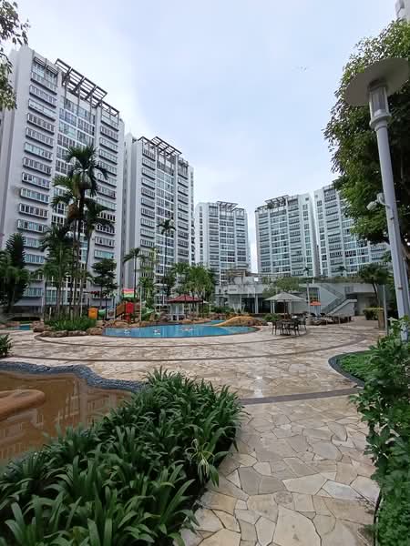 Rio Vista, 32 Upper Serangoon View, 3 Bedrooms, 1,249 sqft, Condominium For Sale, by Clement Chew, 500168946 - Exterior - PropertyGuru.com.sg