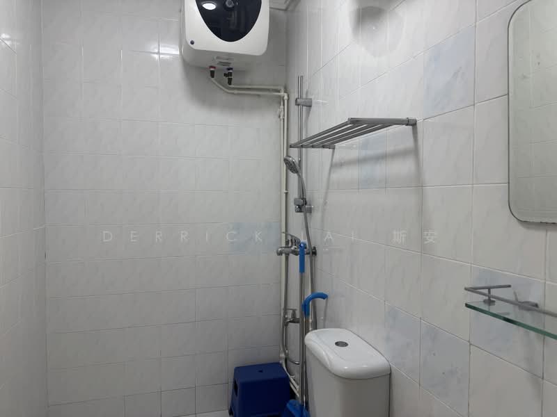795 Woodlands Drive 72, 795 Woodlands Drive 72, Room Rental, 120 sqft, HDB Flat For Rent, by Derrick Lai 斯安, 500168950 - Bathroom - PropertyGuru.com.sg