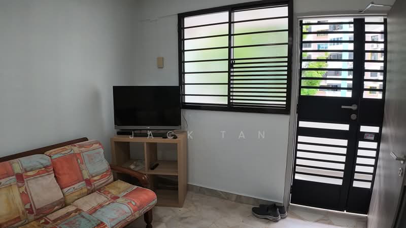 51 Lorong 6 Toa Payoh, 51 Lorong 6 Toa Payoh, 3 Bedrooms, 678 sqft, HDB Flat For Rent, by Jack Tan, 500168973 - Living Room - PropertyGuru.com.sg