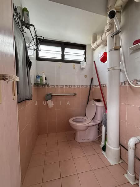 8 Haig Road, 8 Haig Road, 3 Bedrooms, 990 sqft, HDB Flat For Sale, by Julia Hui, 500168979 - Bathroom - PropertyGuru.com.sg