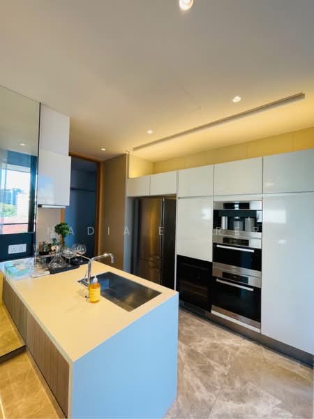 Nouvel 18, 18 Anderson Road, 4 Bedrooms, 2,476 sqft, Condominium For Rent, by Nadia Ederer, 500168986 - Kitchen - PropertyGuru.com.sg