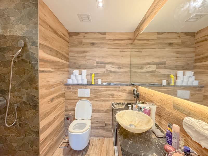8 @ Woodleigh, 2 Woodleigh Close, 1 Bedroom, 398 sqft, Condominium For Sale, by Rachel Kwek, 500168989 - Bathroom - PropertyGuru.com.sg