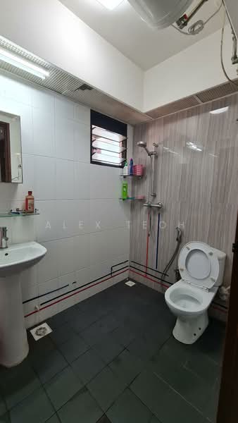 208B Clementi Avenue 6, 208B Clementi Avenue 6, Room Rental, 100 sqft, HDB Flat For Rent, by Alex Teoh, 500169004 - Bathroom - PropertyGuru.com.sg