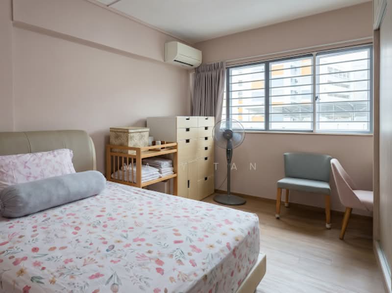 221 Bukit Batok East Avenue 3, 221 Bukit Batok East Avenue 3, 4 Bedrooms, 1,604 sqft, HDB Flat For Sale, by Mary Tan, 500169010 - Bedroom - PropertyGuru.com.sg