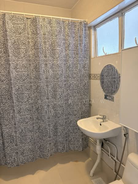 791 Yishun Avenue 2, 791 Yishun Avenue 2, 4 Bedrooms, 1,518 sqft, HDB Flat For Rent, by Nellie Law, 500169013 - Bathroom 1 - PropertyGuru.com.sg