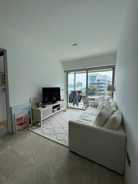 The Reef at King's Dock, 2 Harbourfront Avenue, 2 Bedrooms, 743 sqft, Condominium For Sale, by Jasvin Narulla, 500169024 - Living Room - PropertyGuru.com.sg