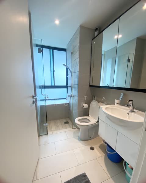 Parc Centennial, 100 Kampong Java Road, 2 Bedrooms, 1,163 sqft, Condominium For Sale, by Jomantha Yong 熊慧鑫, 500169042 - Bathroom - PropertyGuru.com.sg