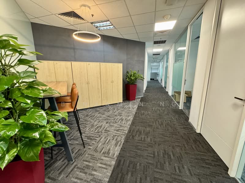 Suntec City Tower, 6 Temasek Boulevard, 6,000 sqft, Office For Rent, by Benjamin Ng, 500169046 - Corridor - CommercialGuru.com.sg