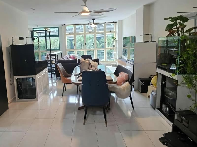 479 Segar Road, 479 Segar Road, 3 Bedrooms, 1,345 sqft, HDB Flat For Sale, by Rozi Faith Naser, 500169070 - Living Room - PropertyGuru.com.sg