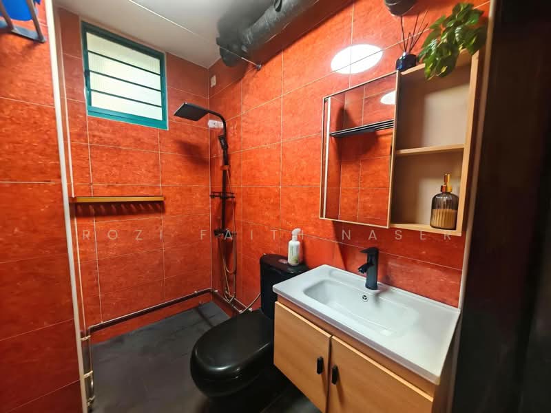479 Segar Road, 479 Segar Road, 3 Bedrooms, 1,345 sqft, HDB Flat For Sale, by Rozi Faith Naser, 500169070 - Bathroom - PropertyGuru.com.sg