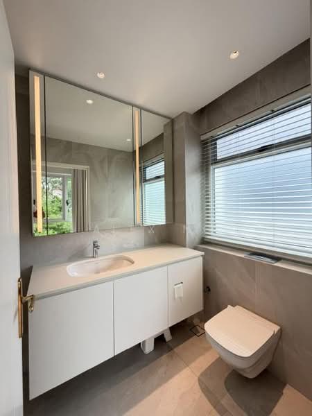 100% Move in Condition, Good Layout, Bright, Convenient, Good School, East Coast Estate, Telok Kurau Estate, Joo Chiat Estate, 6 Bedrooms, 4,000 sqft, Semi-Detached House For Sale, by Alex Ng, 500169078 - Bathroom - PropertyGuru.com.sg