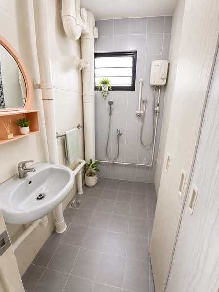 37 Bedok South Avenue 2, 37 Bedok South Avenue 2, 3 Bedrooms, 904 sqft, HDB Flat For Sale, by Fan Hao Ang, 500169082 - Bathroom - PropertyGuru.com.sg