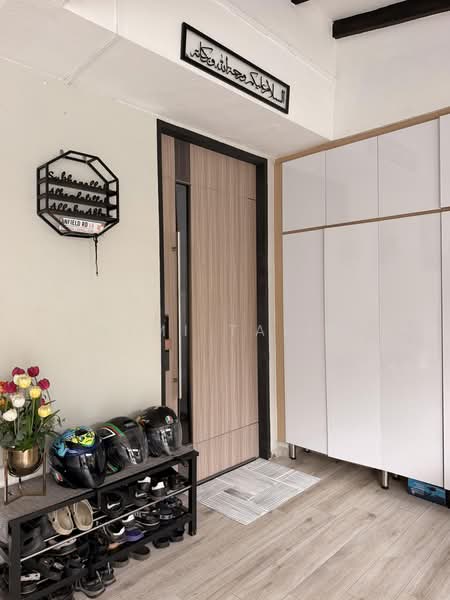 Loyang Villas, 301 Loyang Rise, 5 Bedrooms, 2,217 sqft, Terraced House For Sale, by Azmi Talib, 500169123 - Entrance - PropertyGuru.com.sg