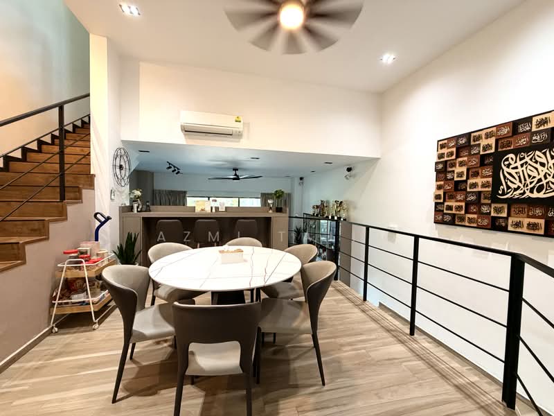 Loyang Villas, 301 Loyang Rise, 5 Bedrooms, 2,217 sqft, Terraced House For Sale, by Azmi Talib, 500169123 - Dining Room - PropertyGuru.com.sg