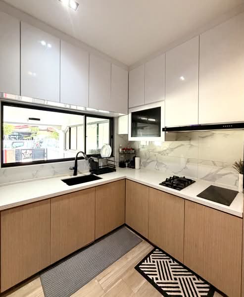Loyang Villas, 301 Loyang Rise, 5 Bedrooms, 2,217 sqft, Terraced House For Sale, by Azmi Talib, 500169123 - Kitchen - PropertyGuru.com.sg