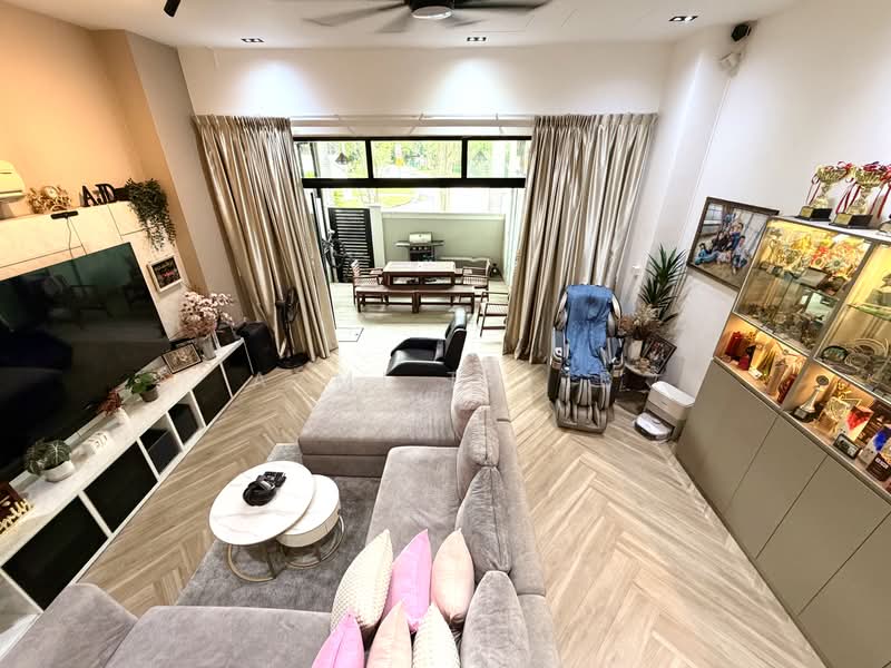 Loyang Villas, 301 Loyang Rise, 5 Bedrooms, 2,217 sqft, Terraced House For Sale, by Azmi Talib, 500169123 - Living Room - PropertyGuru.com.sg