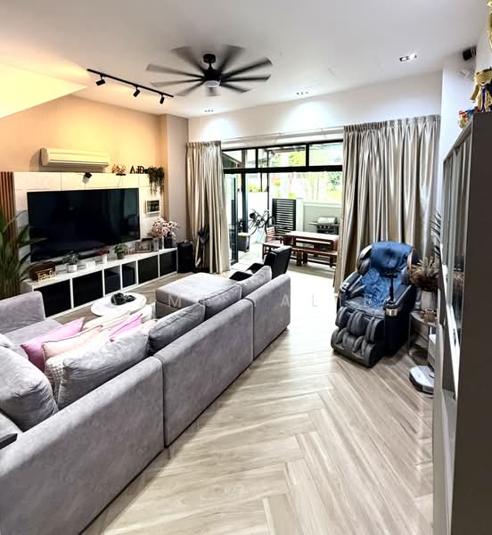 Loyang Villas, 301 Loyang Rise, 5 Bedrooms, 2,217 sqft, Terraced House For Sale, by Azmi Talib, 500169123 - Living Room - PropertyGuru.com.sg