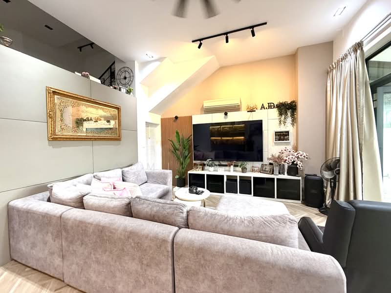 Loyang Villas, 301 Loyang Rise, 5 Bedrooms, 2,217 sqft, Terraced House For Sale, by Azmi Talib, 500169123 - Living Room - PropertyGuru.com.sg