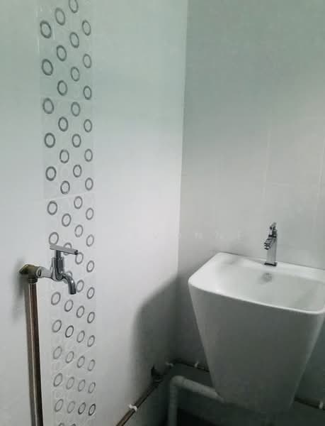 251 Jurong East Street 24, 251 Jurong East Street 24, 3 Bedrooms, 990 sqft, HDB Flat For Sale, by Ng Yvonne, 500169126 - Bathroom - PropertyGuru.com.sg